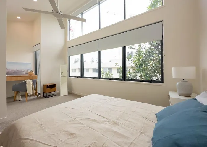Unique Kirra Townhouse